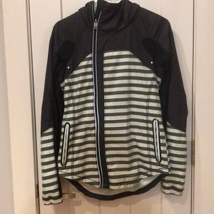 Lululemon Lined windbreaker/rain coat